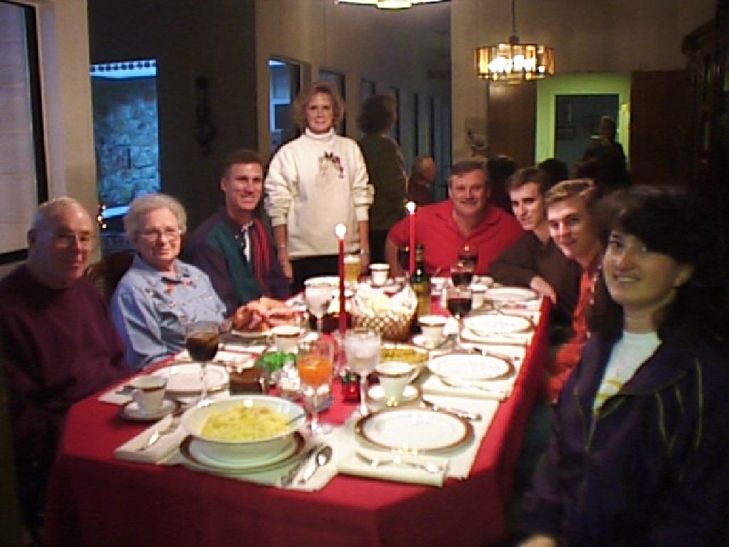 1998/12(December)/Christmas/old/1024x768_1998-12-Xmas-All-At-Table.jpg