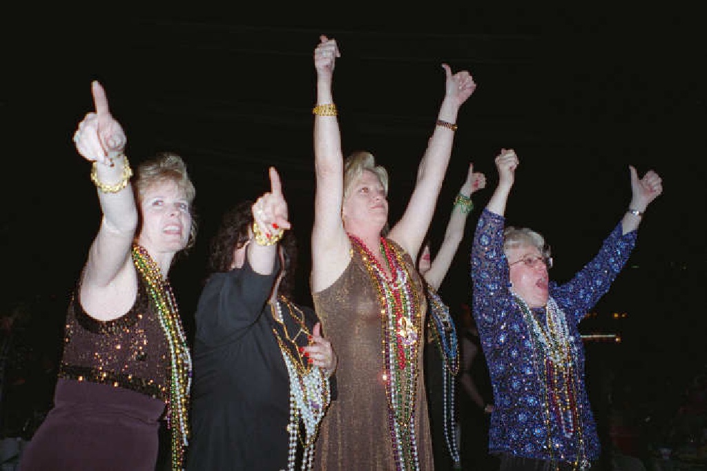 1998/MardiGras/1024x768_ext-mdj2.jpg