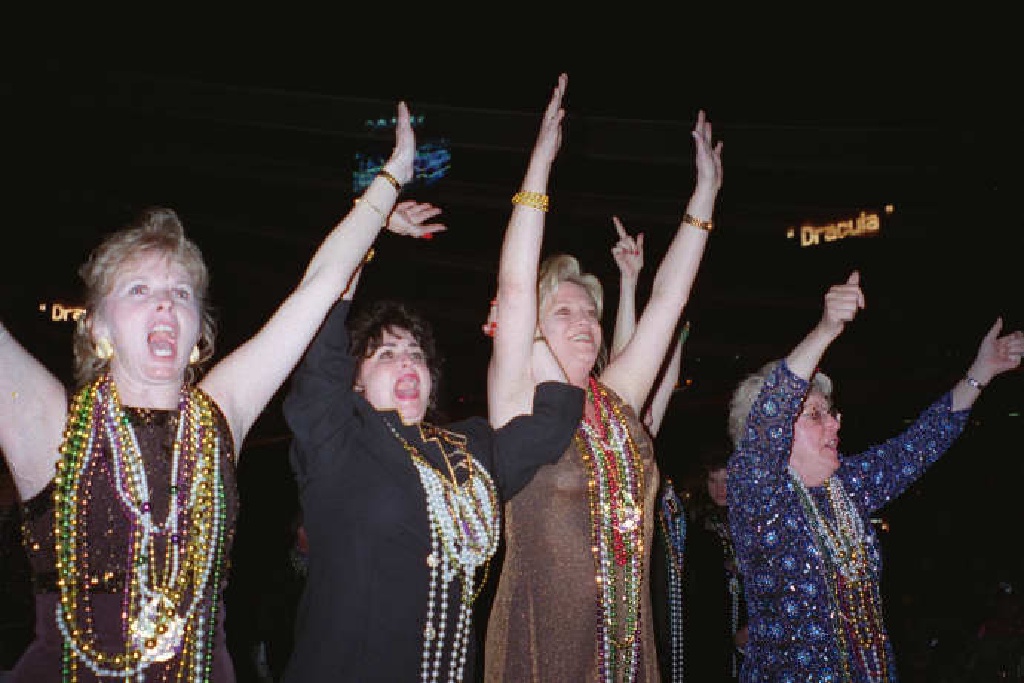 1998/MardiGras/1024x768_ext-mdj3.jpg