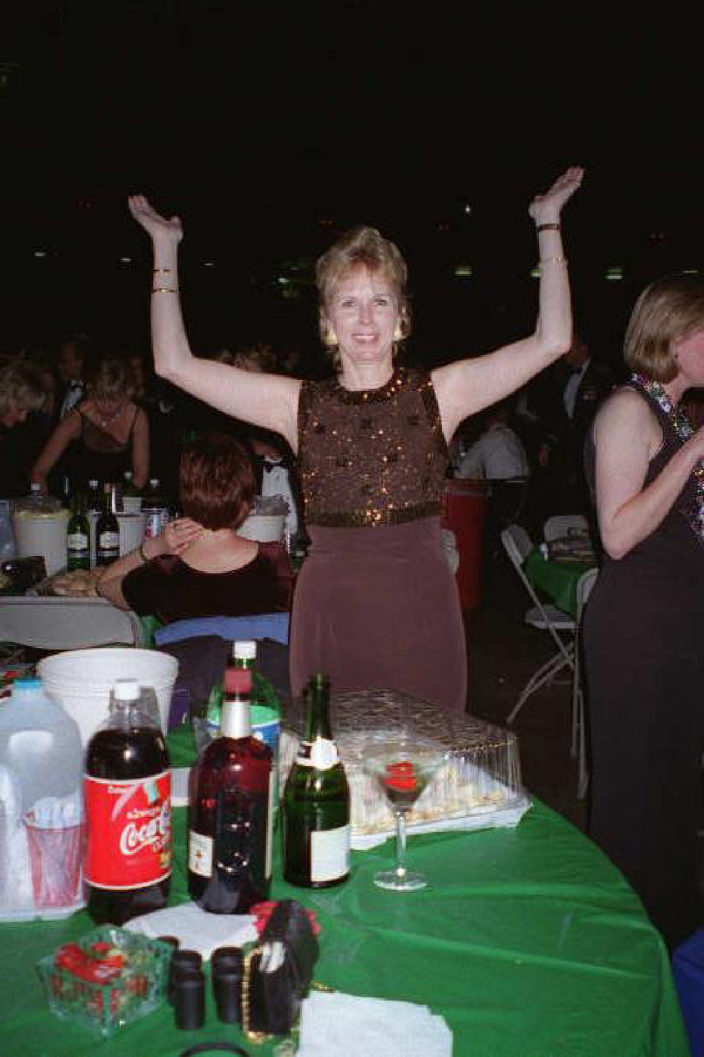 1998/MardiGras/1024x768_ext-mom.jpg