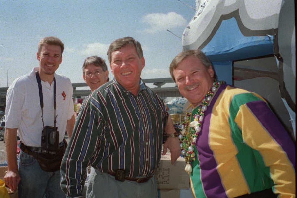 1998/MardiGras/1024x768_flt-tdrd.jpg