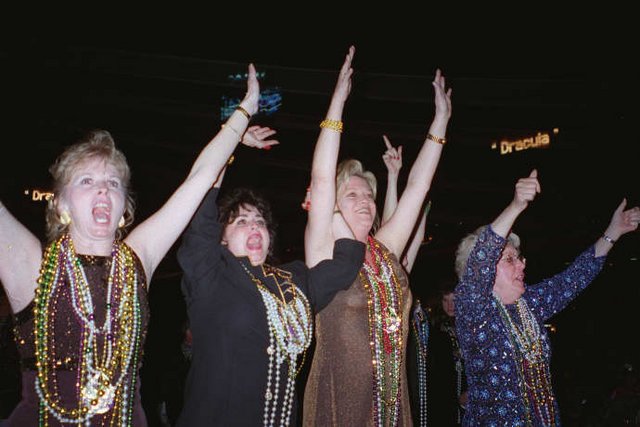 1998/MardiGras/640x480_ext-mdj3.jpg