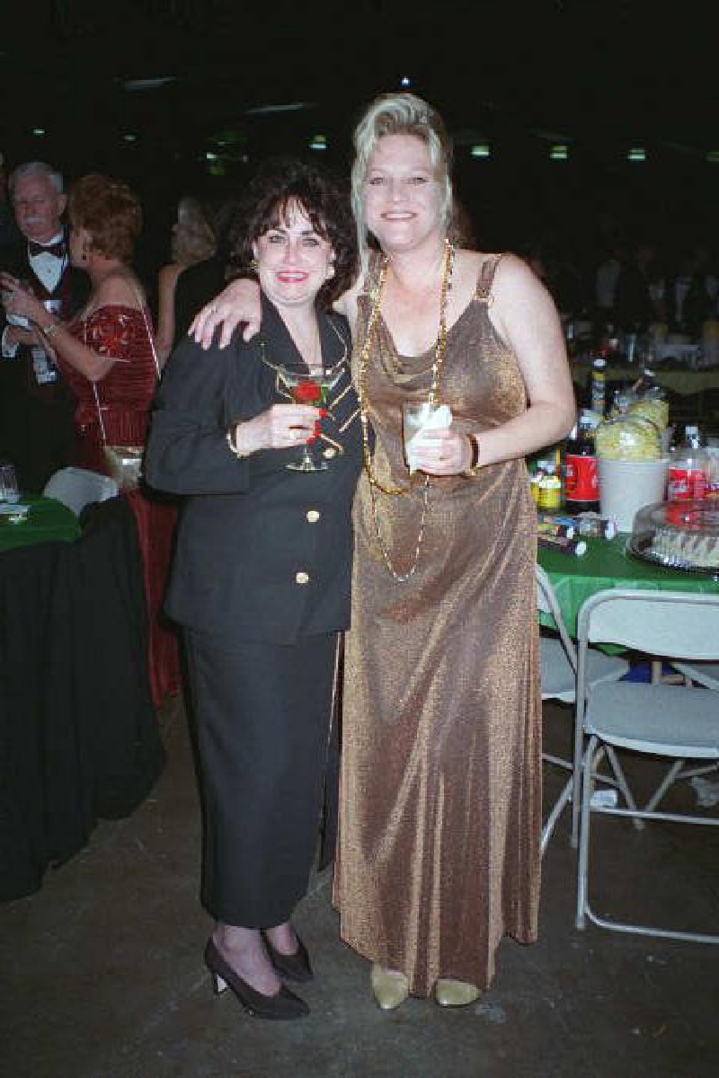 1998/MardiGras/800x600_ext-dj.jpg