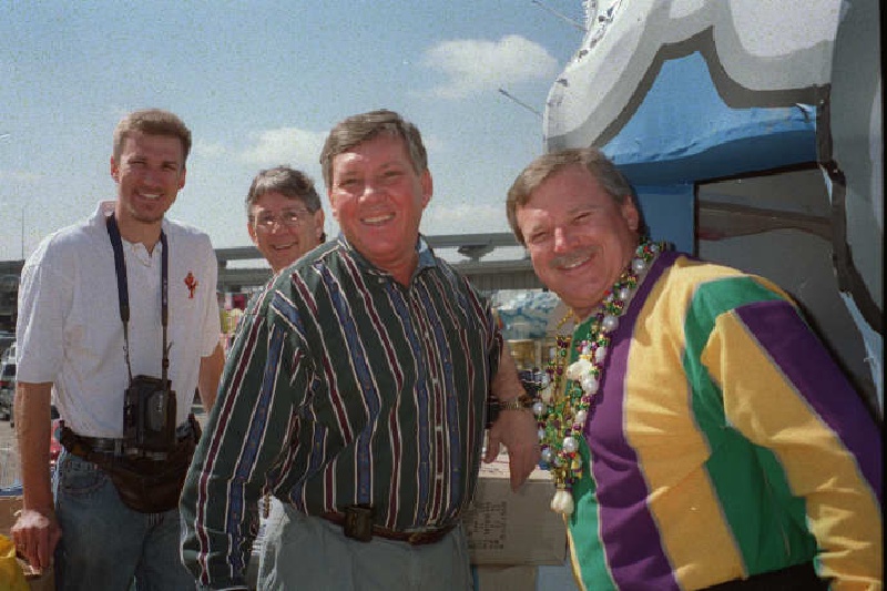 1998/MardiGras/800x600_flt-tdrd.jpg