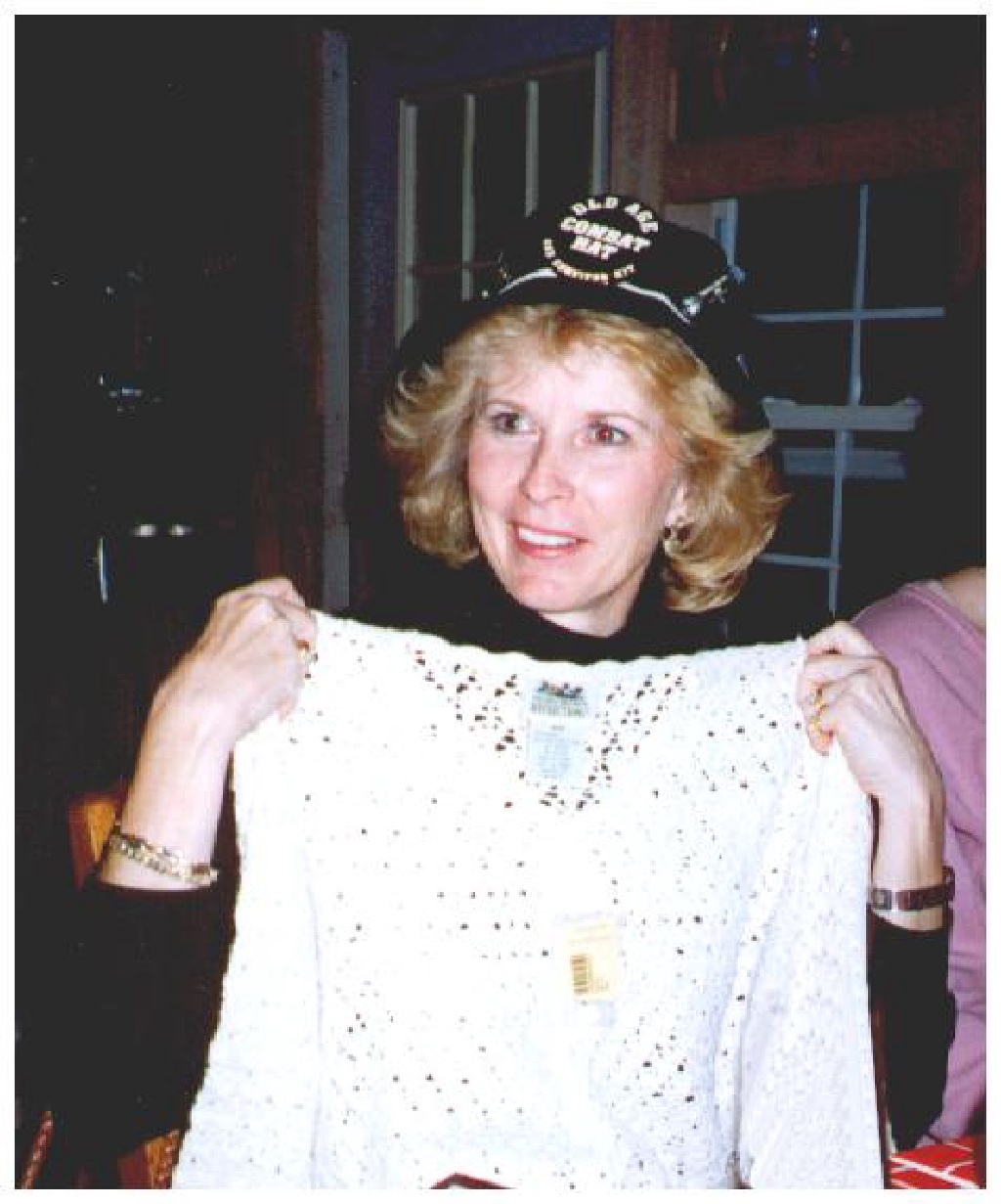 1999/01(January)/Moms_50th_Bday/1024x768_1999-01-30-50thSweater.JPG