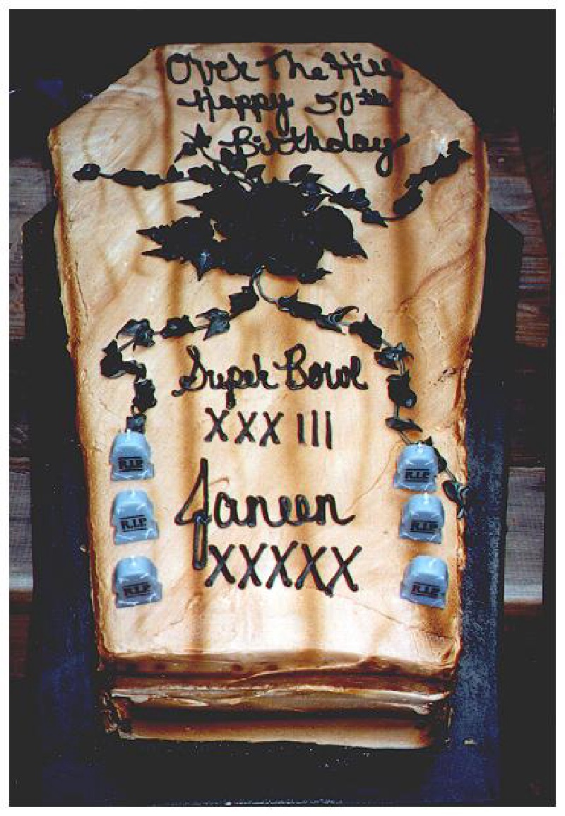 1999/01(January)/Moms_50th_Bday/800x600_1999-01-31-50th,Cake2.JPG