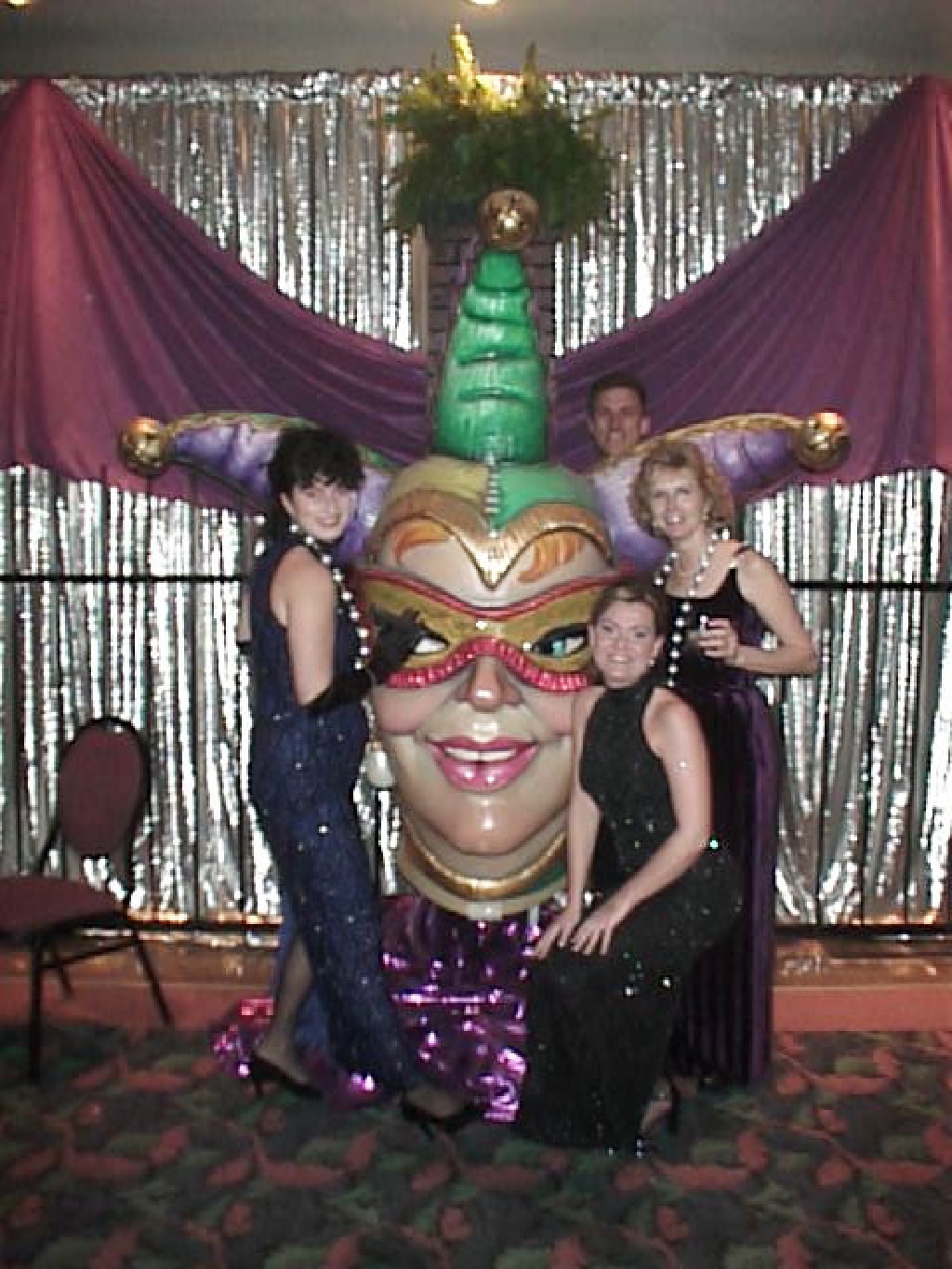 1999/02(February)/Mardi-Gras/1024x768_1999-01-GirlsJester.JPG