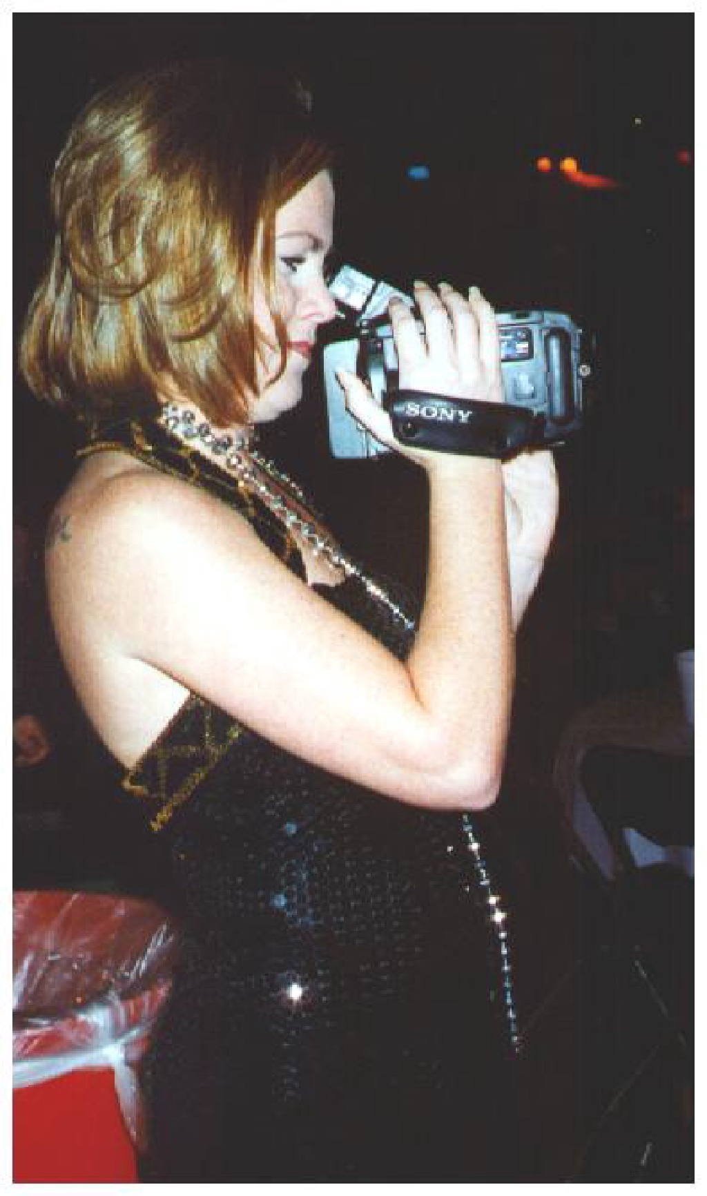 1999/02(February)/Mardi-Gras/1024x768_1999-02-13-extravKatie.JPG