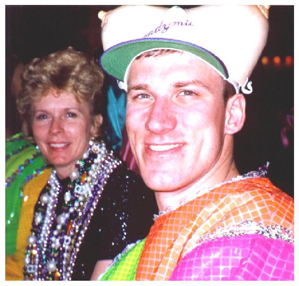 1999/02(February)/Mardi-Gras/1024x768_1999-02-Ext-Janeen-Travis-boob-head.jpg