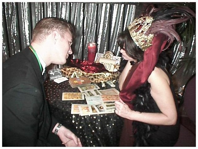 1999/02(February)/Mardi-Gras/640x480_1999-01-JustinTieraCards.jpg