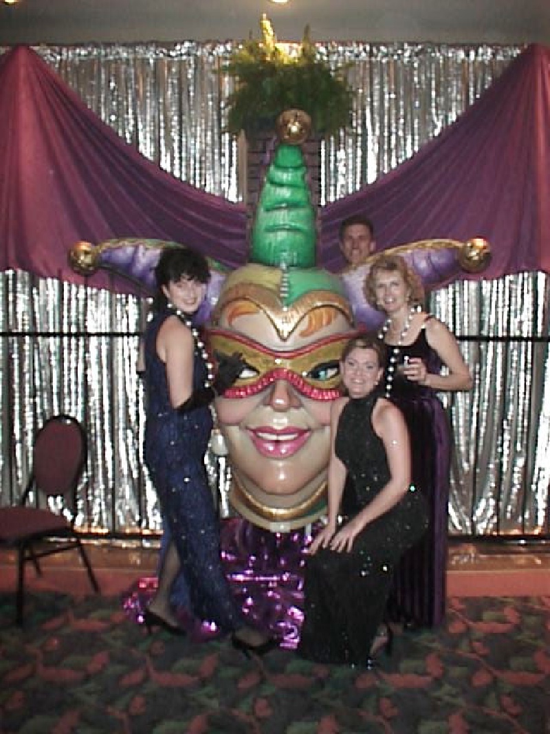 1999/02(February)/Mardi-Gras/800x600_1999-01-GirlsJester.JPG