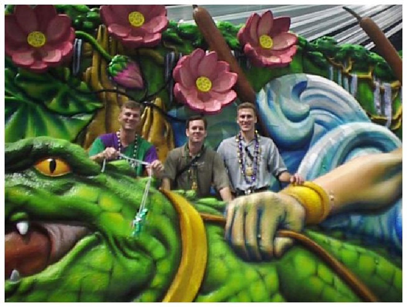 1999/02(February)/Mardi-Gras/800x600_1999-02-11-floatbeads2.JPG