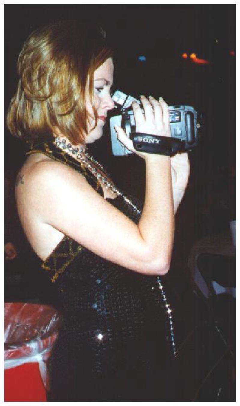1999/02(February)/Mardi-Gras/800x600_1999-02-13-extravKatie.JPG