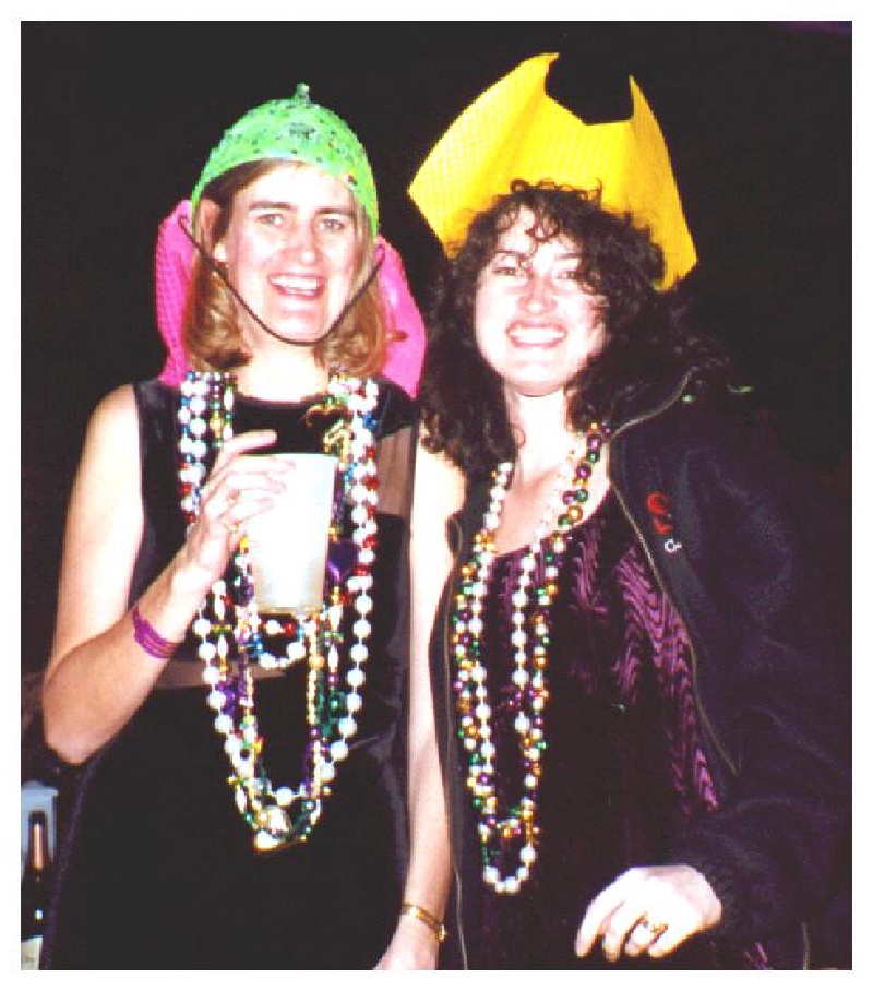 1999/02(February)/Mardi-Gras/800x600_1999-02-Ext-Carla-Suzi-in-Hats.jpg