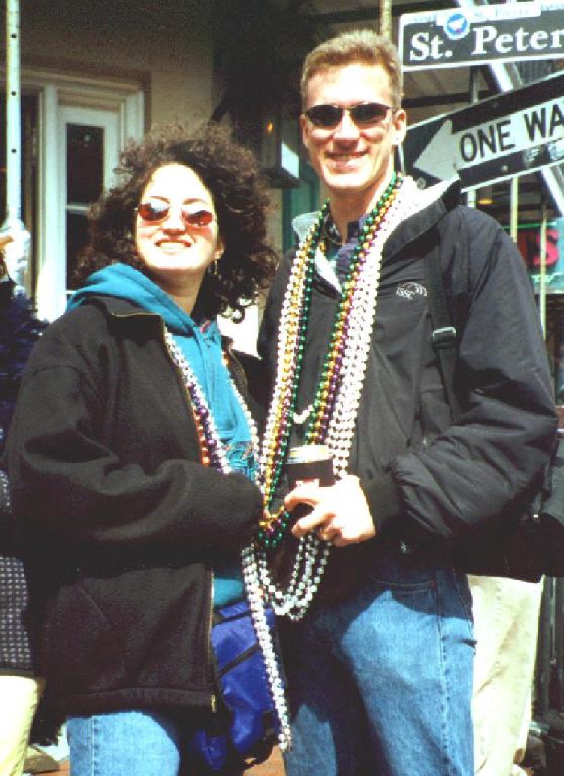 1999/02(February)/Mardi-Gras/800x600_1999-02-bourbon-Suzi-Travis.jpg