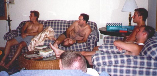 1999/06(June)/Jasper_Lakehouse/1999_06_LakeHouse_Boys_TV.jpg