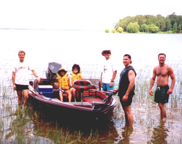 1999_06_LakeHouse_boat1.jpg