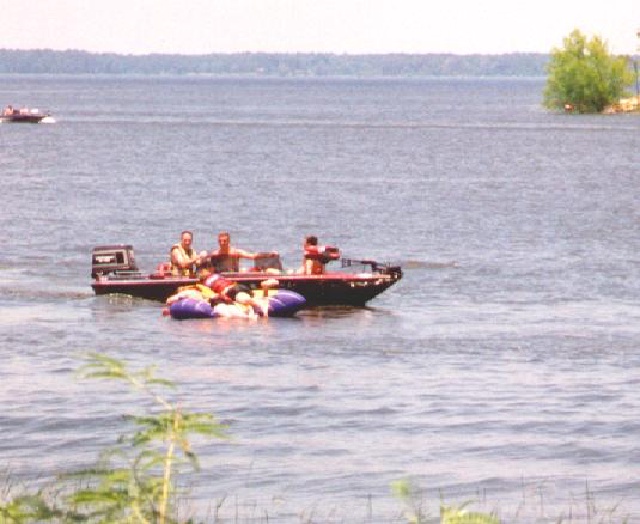 1999_06_LakeHouse_boat2.jpg