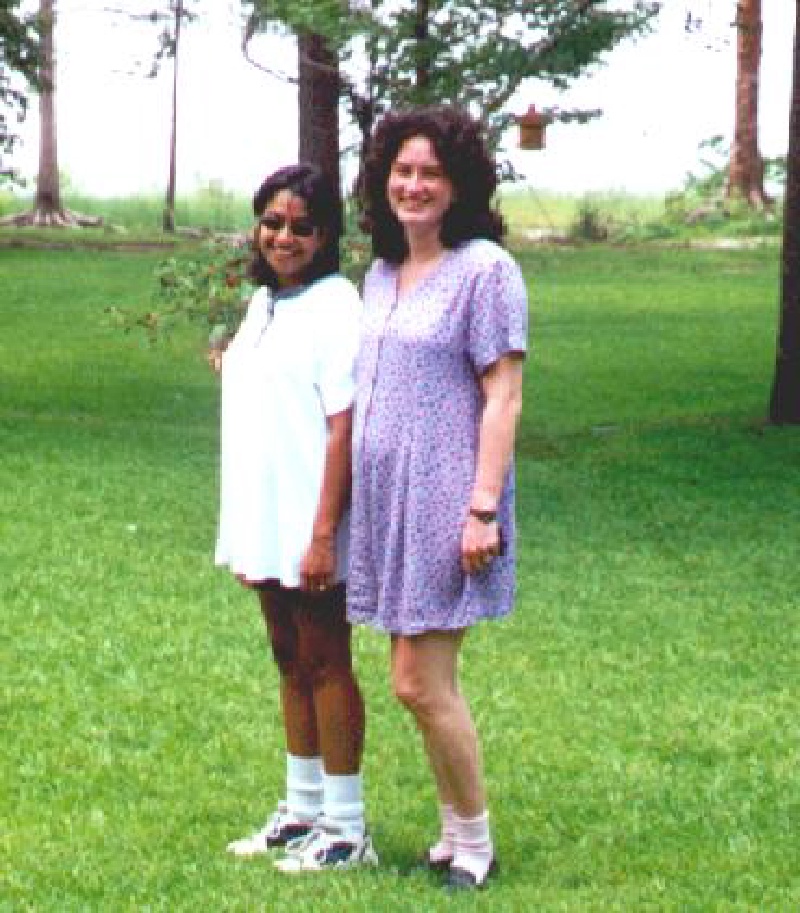 1999_06_LakeHouse_Suzi_Kavita_backyard.jpg