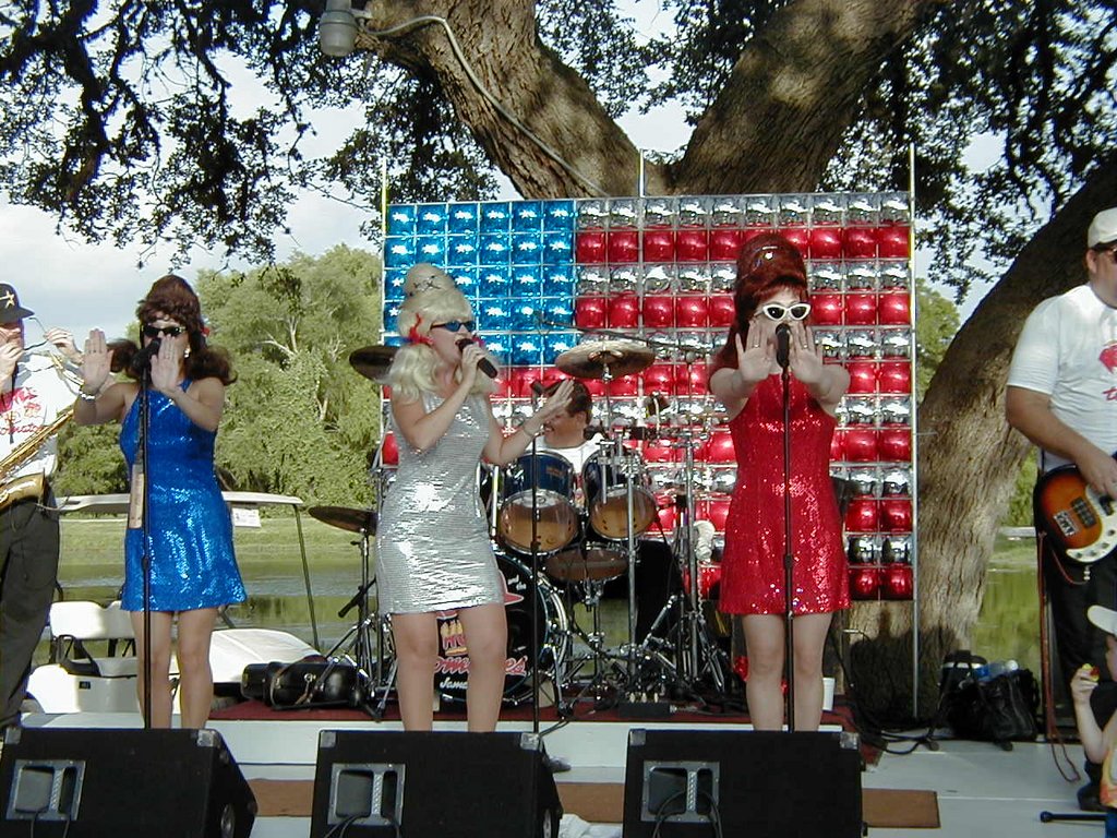 1999/07(July)/4th_July/1024x768_1999_0703_Rotel6.jpg