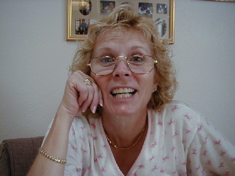 1999/07(July)/4th_July/800x600_1999_0703_Mom_Goof2.jpg