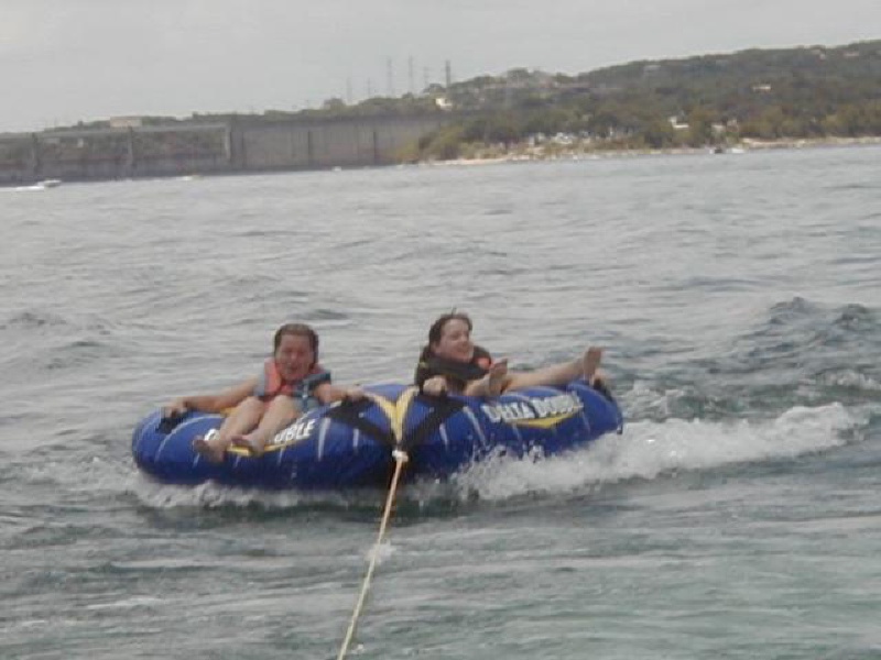 1999-07-Lake_Travis_Katie_Shanon_tube3.jpg