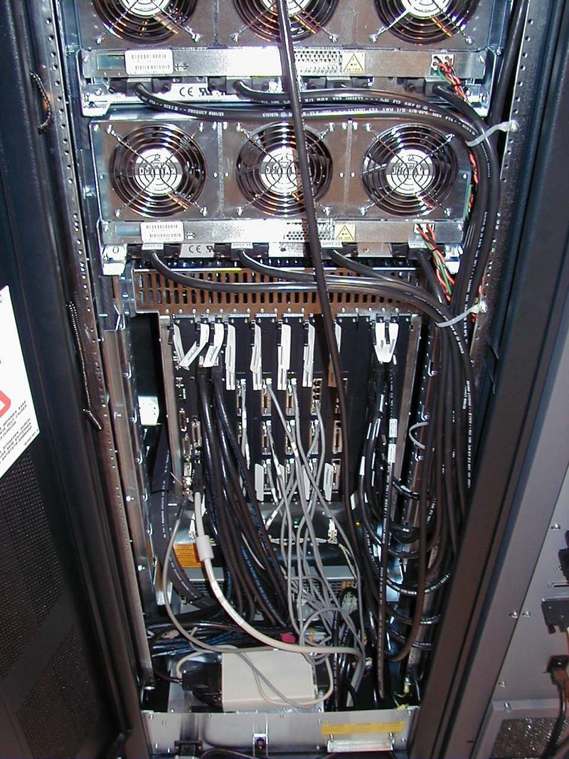 1999/07(July)/TivoliWork/800x600_IO-Rear.jpg