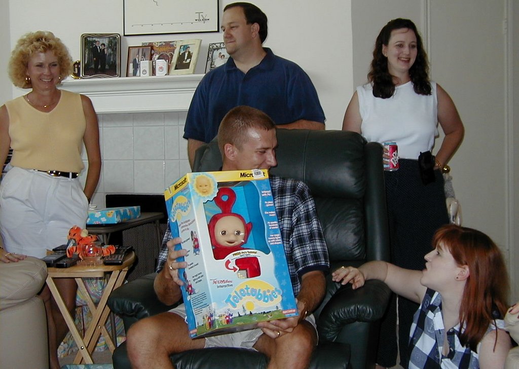 1999/08(August)/Baby_Shower/1024x768_1999_08_Shower_Tubbie1.jpg