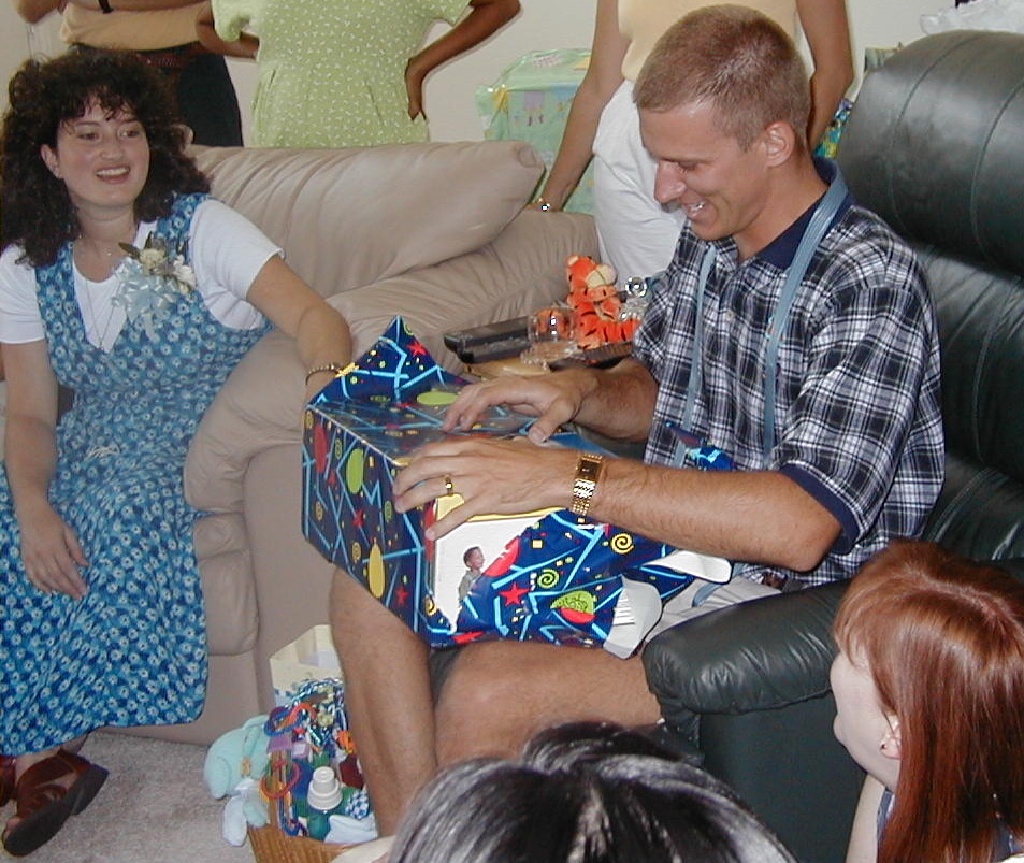 1999/08(August)/Baby_Shower/1024x768_1999_08_Shower_Tubbie5.JPG