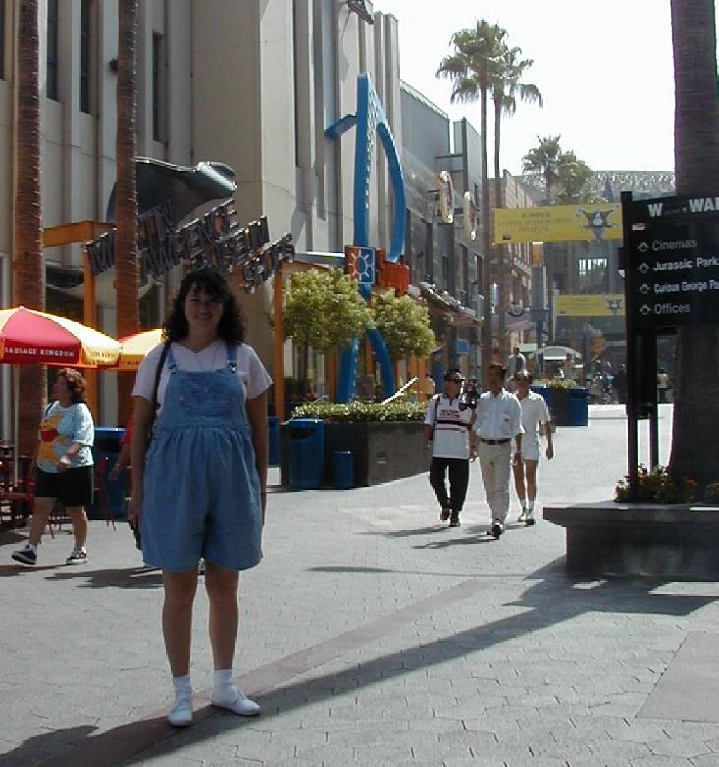 1999/08(August)/California/1024x768_1999_08_Universal_Suzi1.jpg