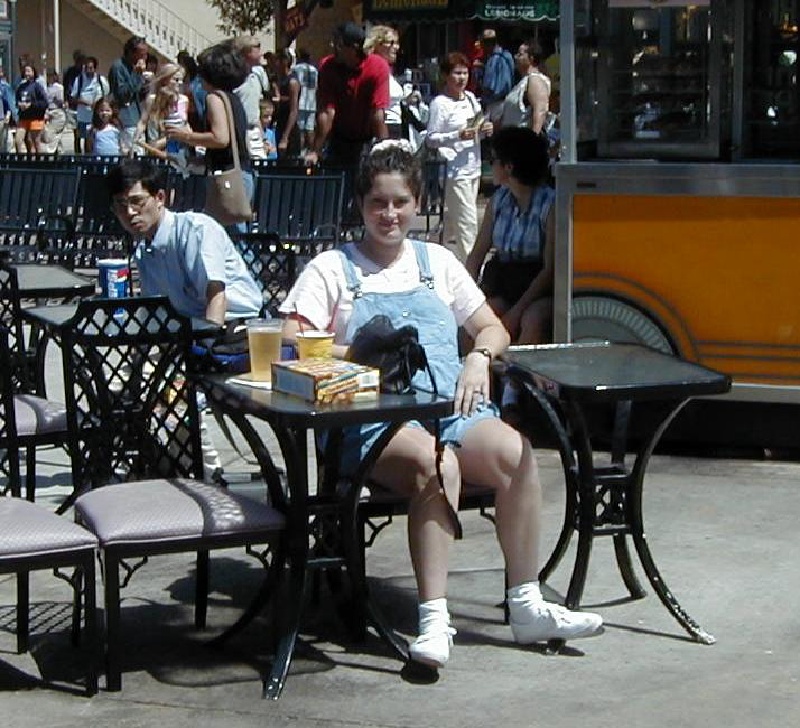 1999_08_Universal_Suzi_waiting_for_Blues_Brothers.jpg
