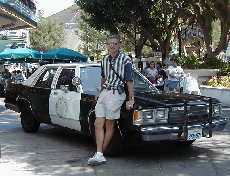 1999/08(August)/California/800x600_1999_08_Universal_Travis_BluesMobile.jpg