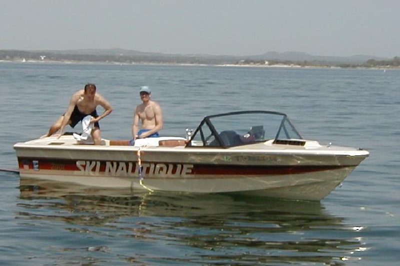 1999/08(August)/Lake_Travis/800x600_1999_08_Boating02.JPG