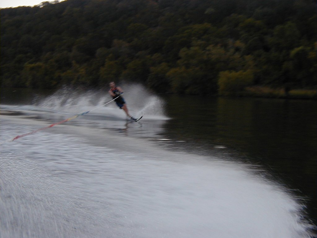 1999/08(August)/Water_Ski/1024x768_1999_08_waterski14.jpg