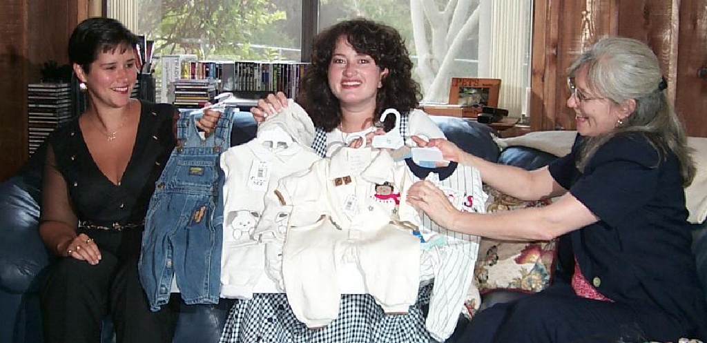 1999/10(October)/03_Baby_Shower/1024x768_1999-10-03Shower5-Outfits.JPG