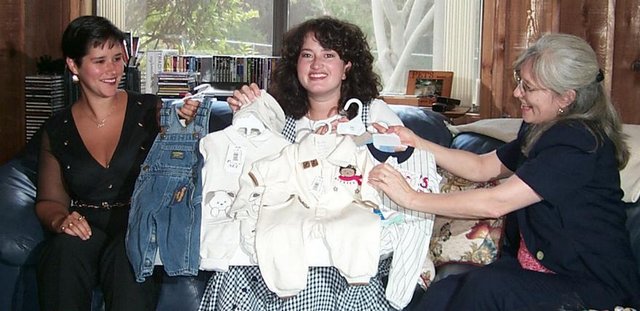 1999-10-03Shower5-Outfits.JPG