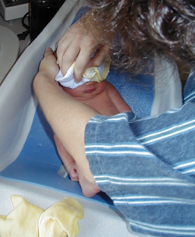 1999/10(October)/05_Chance_Scott/640x480_1999_10_10_Chance_First_Bath1.jpg