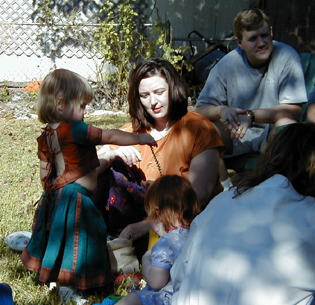 1999/11(November)/Divali/1024x768_1999_11_06_Divali_Brittney_Marci_15.jpg