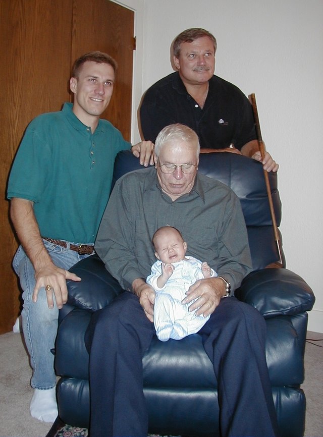 1999/11(November)/Thanksgiving/640x480_1999-11-25-Thanksgiving-4Generatations-3.jpg