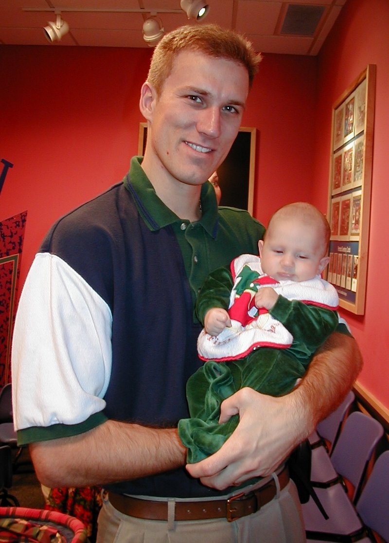 1999/12(December)/Misc/800x600_1999-12-08-Chance-Travis-3.jpg