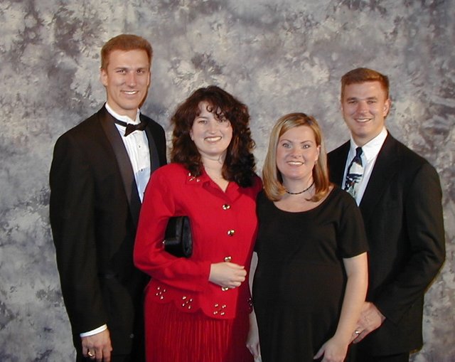 1999-12-17-Tivoli-Xmas-Travis-Suzi-Katie-Justin-04.jpg