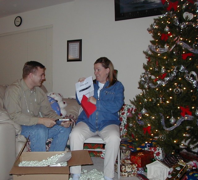 1999-12-22-Christmas-Justin-Katie-DVDPLAYER-16.jpg
