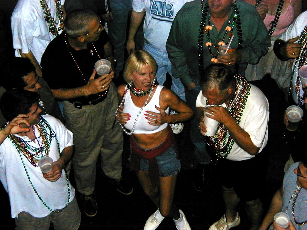 2000/03(March)/MardiGras/1024x768_2000-03-03-MG-Balcony-02.jpg