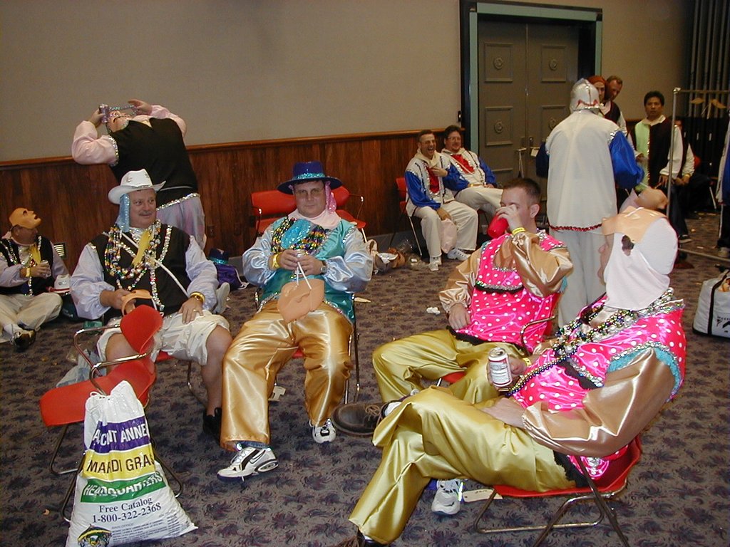 2000/03(March)/MardiGras/1024x768_2000-03-04-MG-Staging-Jim-Buzz-Kevin-MikeBell-4.jpg
