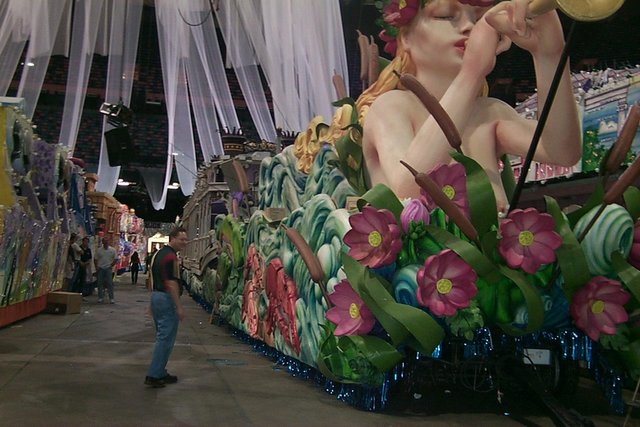 2000/03(March)/MardiGras/2000-03-02-1063_-Superdome-Float-Mike-Bell.jpg