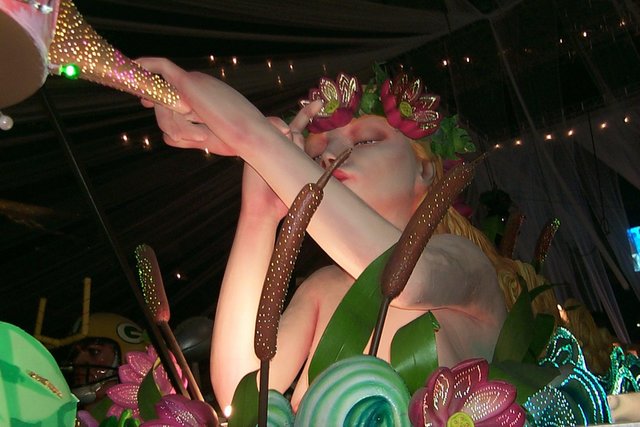 2000/03(March)/MardiGras/640x480_2000-03-03-1076-float.jpg