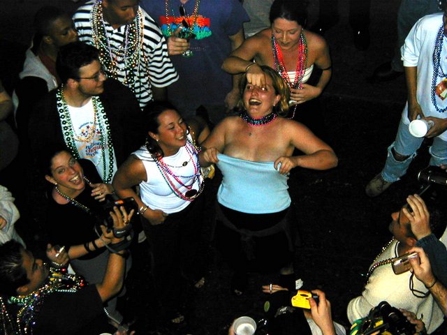 2000/03(March)/MardiGras/640x480_2000-03-03-MG-Balcony-07.jpg