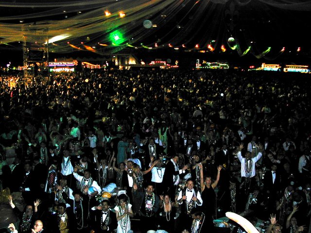 2000/03(March)/MardiGras/640x480_2000-03-03-MG-Extravaganza-1.jpg
