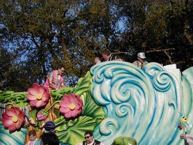 2000/03(March)/MardiGras/640x480_2000-03-04-MG-Float-1.jpg