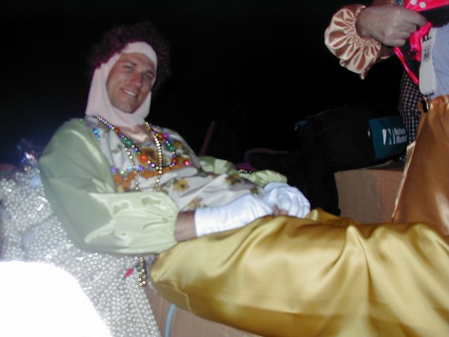 2000/03(March)/MardiGras/640x480_2000-03-04-MG-Float-Travis-Kicked-Back-6.jpg
